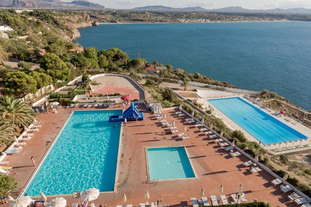 Perla del Golfo Resort